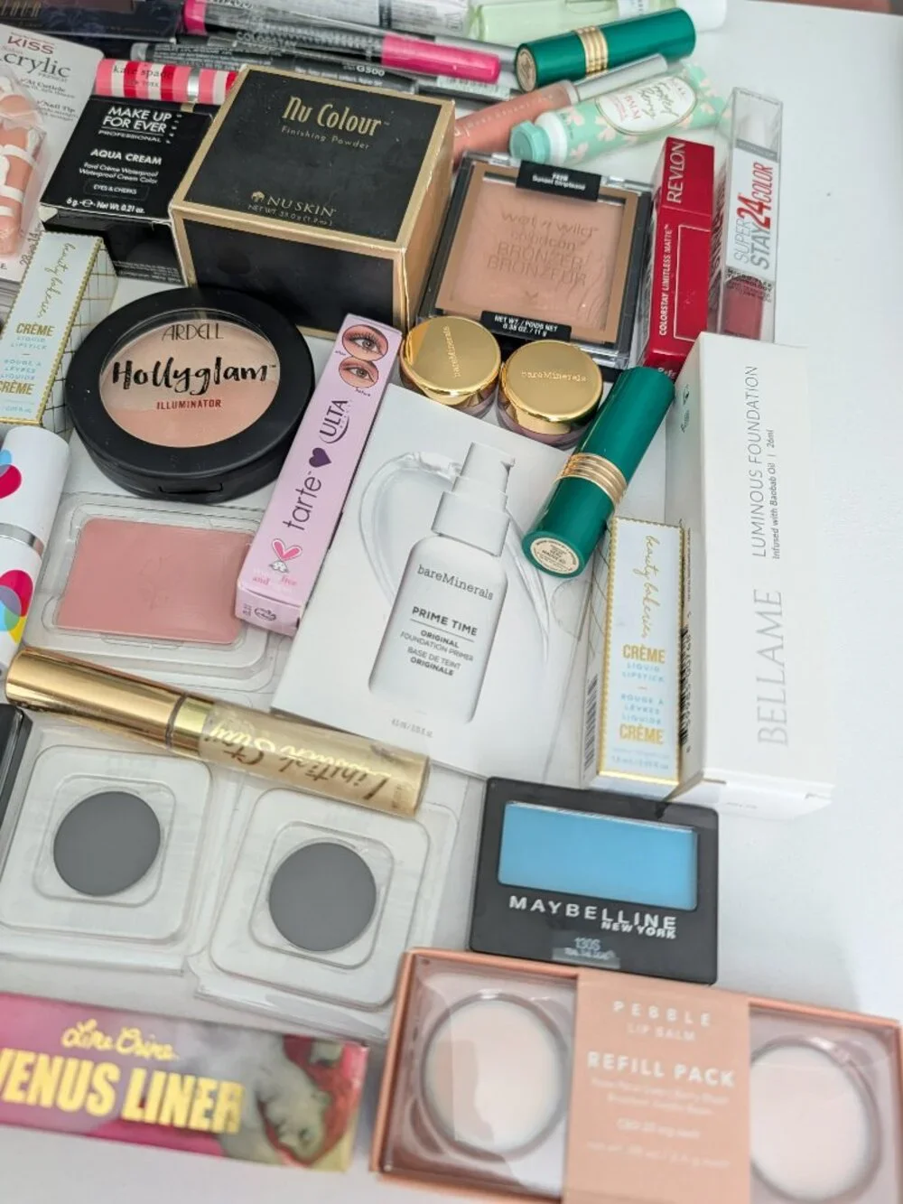 Mixed Beauty Makeup Cosmetics Lot Over 70 Pieces Bareminerals Clinique Revlon